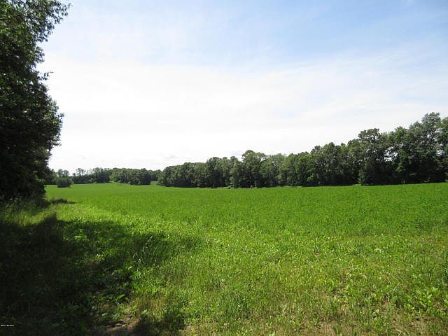 2nd image of 14081 14 Mile Rd NE