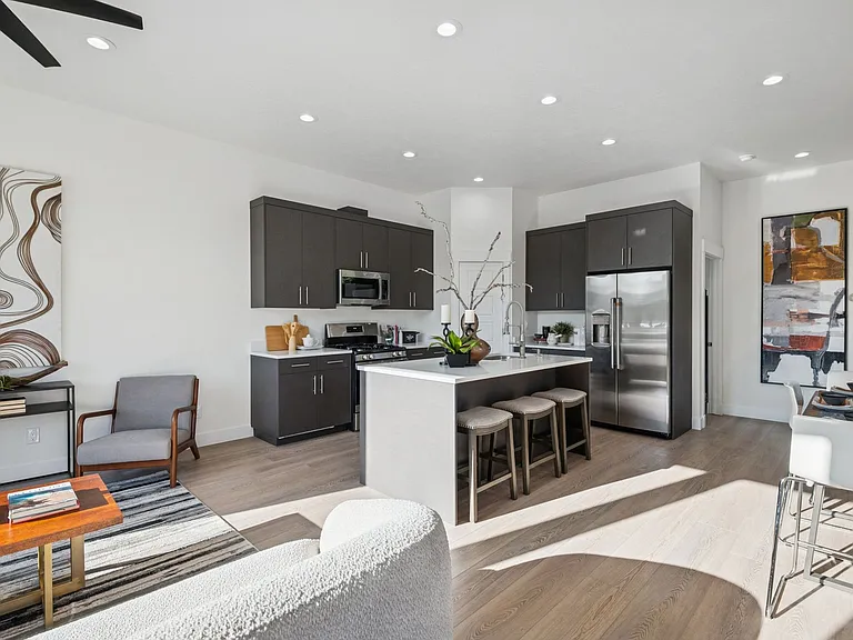 565 N 1200 W — Photo 5