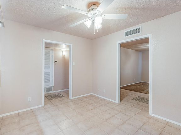 4th image of 10041 Kenworthy St