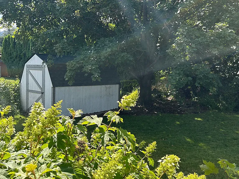 654 E Maple Pl — Photo 18