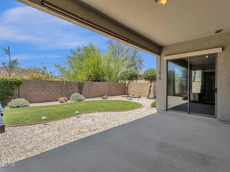 2403 E Robb Ln — Photo 33