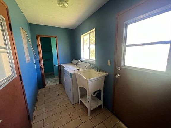 4th image of 16-1561 35th Ave