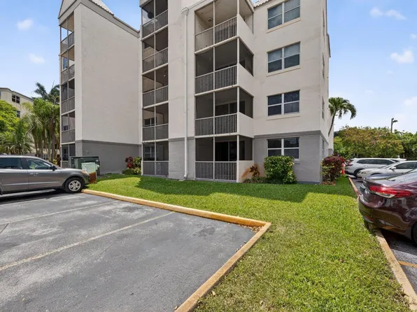 8373 Lake Dr APT 101, Doral, FL 33166