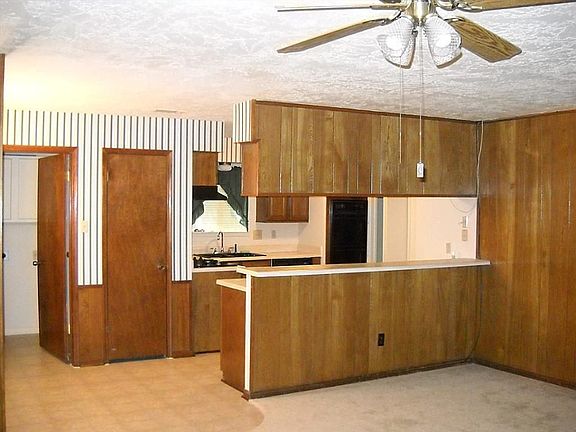 3rd image of 3227 Cherry Creek Dr