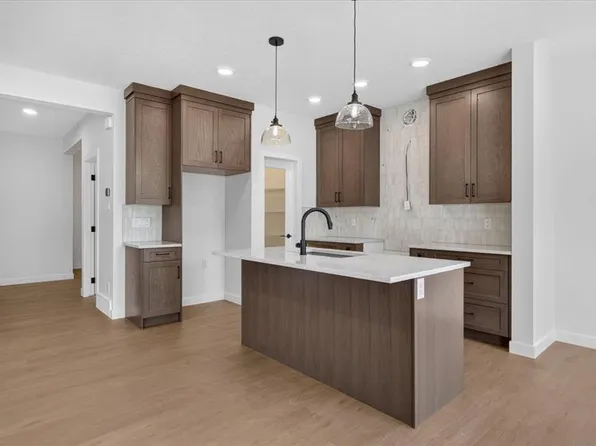 13 N Emberside Grv, Cochrane, AB T4C 3C9
