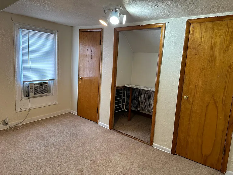 415 S High St — Photo 13