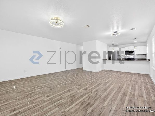 3226 Navaro St