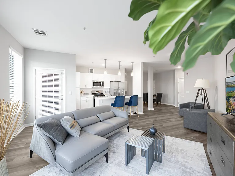 Harbor Pointe — Photo 1