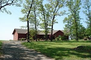 1st image of 407 Bluff View Dr