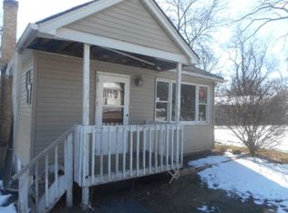 3002 Hickory Dr, Mccullom Lake, IL 60050