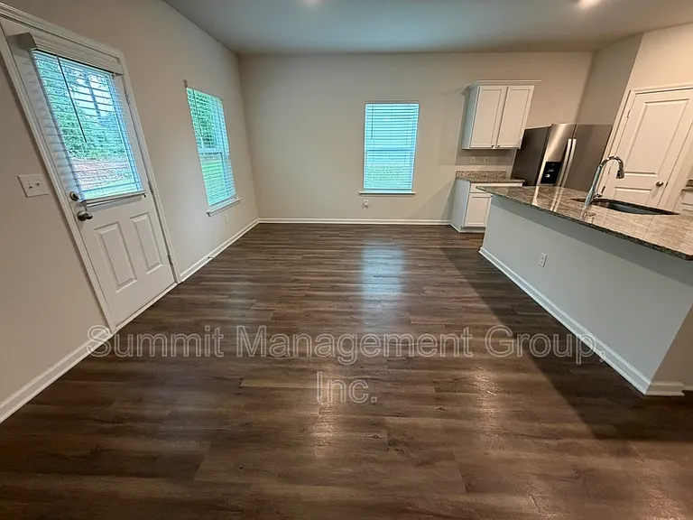 219 Limestone Cir — Photo 13
