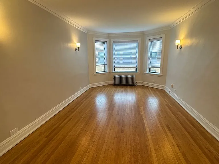 605 Hinman — Photo 43