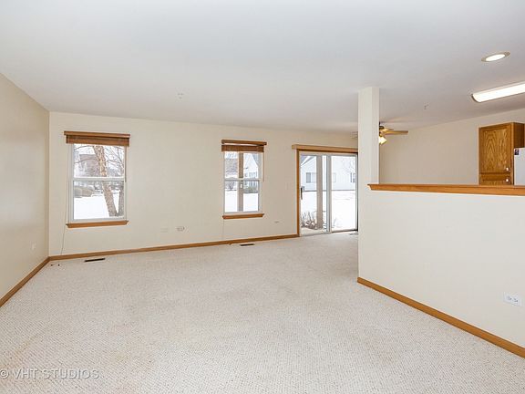 Living room/ dining room