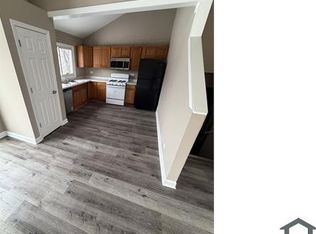 30W120 Lindenwood Dr, Warrenville, IL 60555