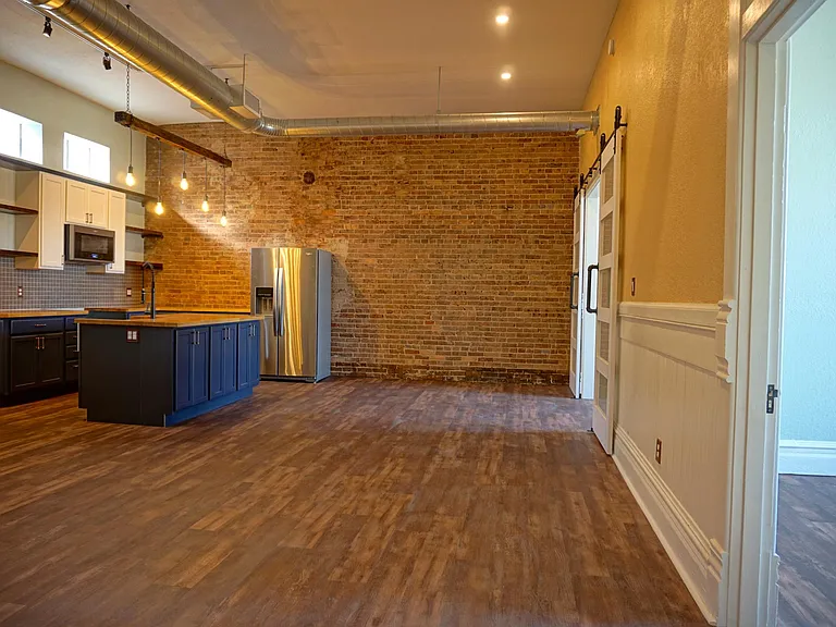 100 W Crawford St #3 — Photo 9