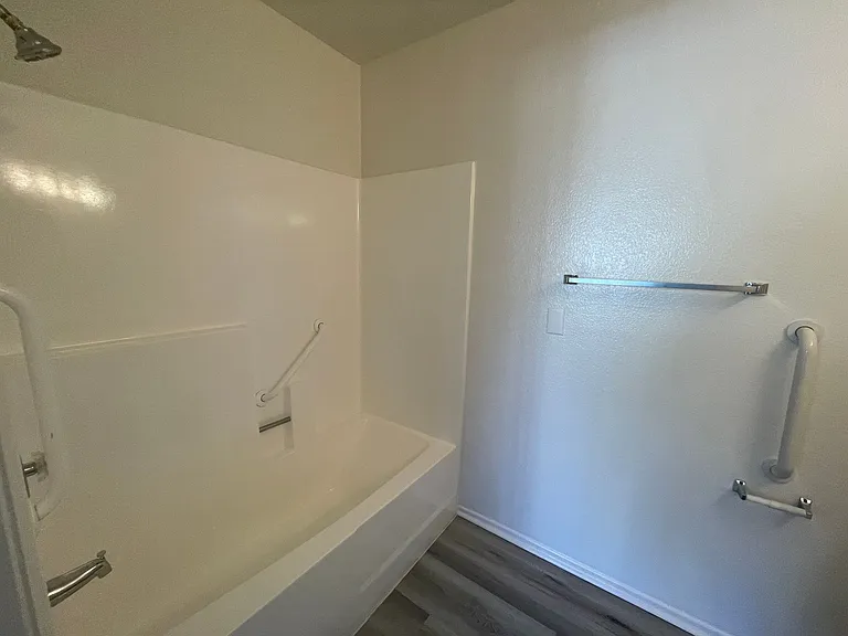 Elm Terrace Apartments — Photo 11
