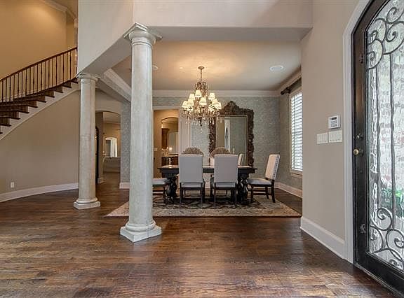4th image of 1717 Edinburg Ct