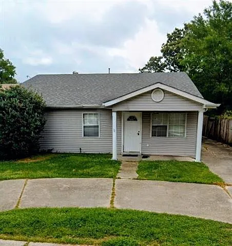 415 Oaklawn Dr Photo 1