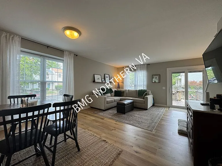 301 Bridle Crest Sq NE — Photo 3