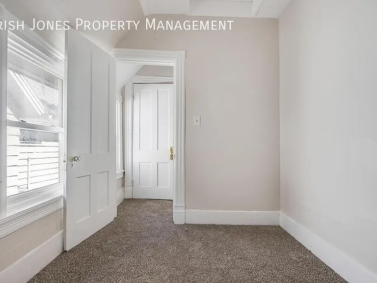 222 W Ferry St — Photo 15