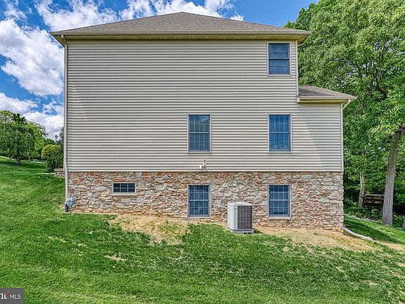 4th image of 641 Denny Ln
