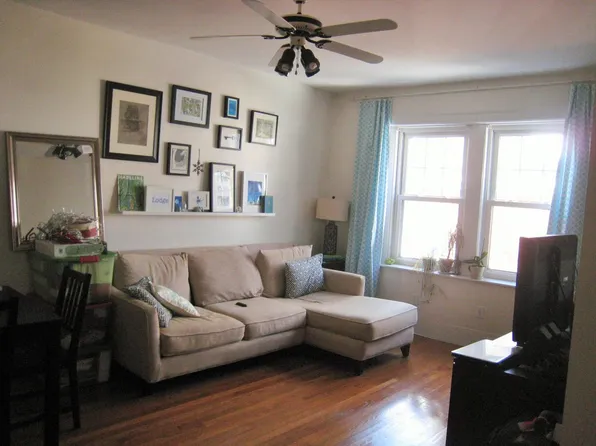 588 Washington St APT 2, Brookline, MA 02446