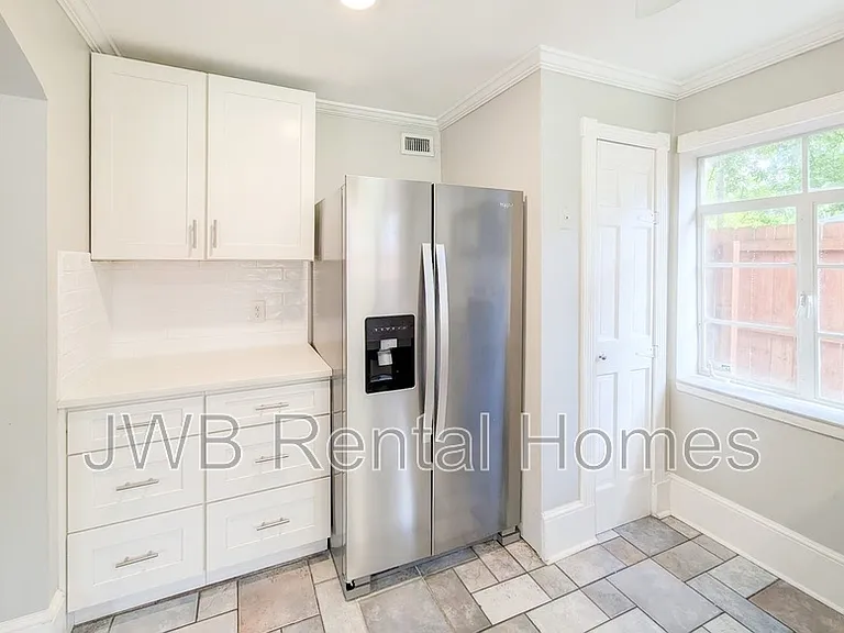 843 West St — Photo 3