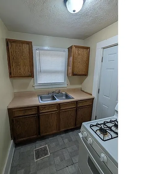1129 2nd Ave — Photo 7