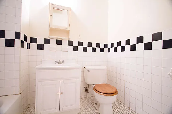 Rented by Nooklyn NYC LLC | media 12