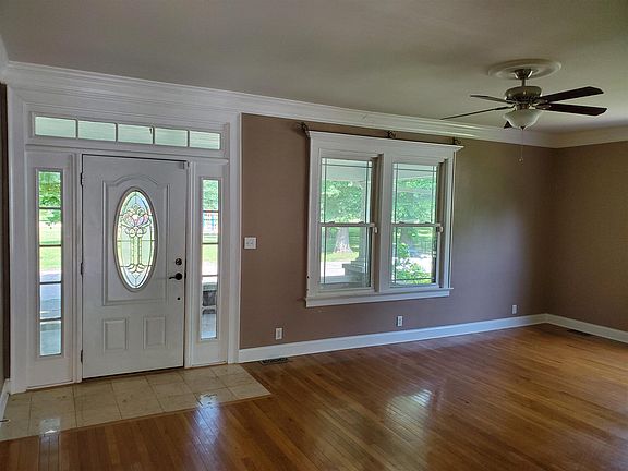 3rd image of 1404 Parkside Dr