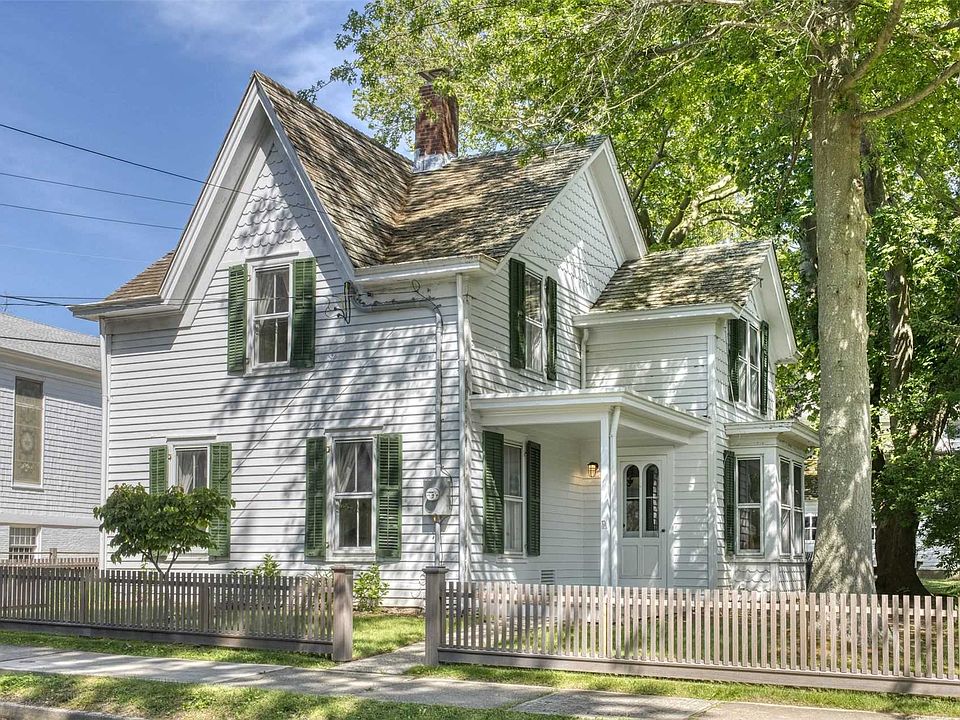 1st image of 1405 Village Ln
