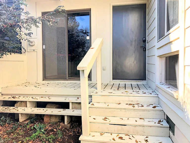 174 Woodstone Dr — Photo 2