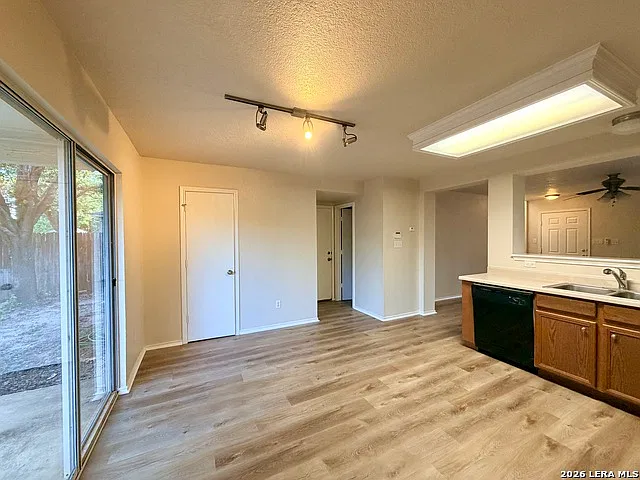3 bed, 2.5 bath, 1446 sqft, $1,700 — Photo 3