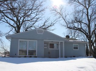 80 Robin Rd, Carpentersville, IL 60110