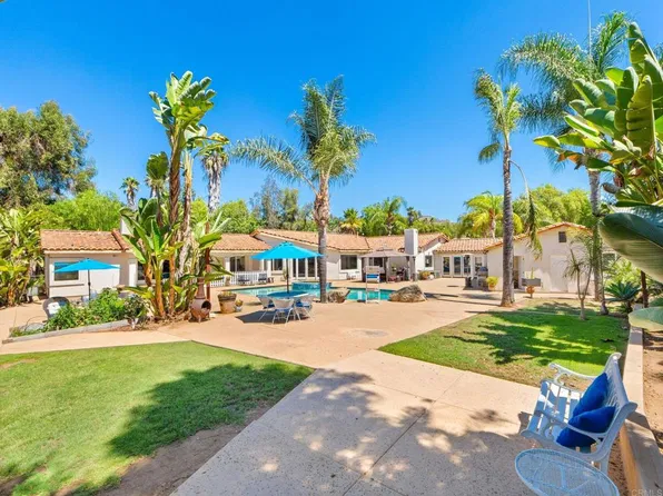 886 Singing Trails Dr, El Cajon, CA 92019