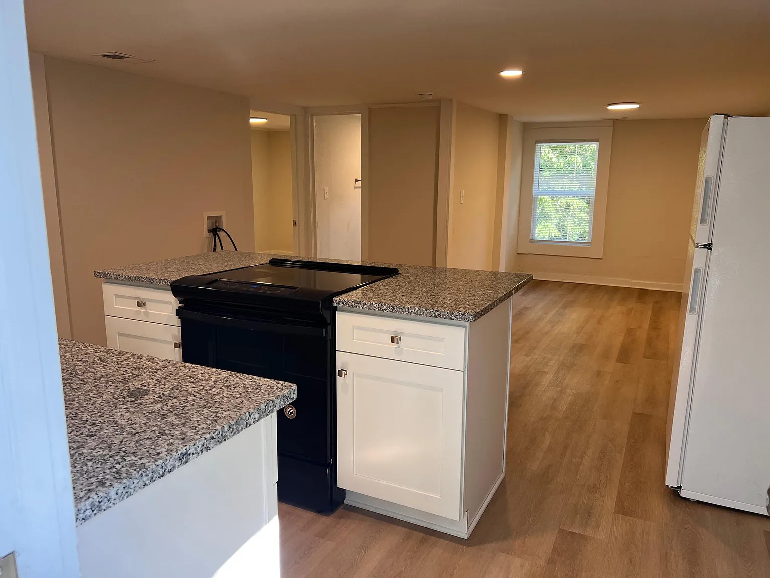 937 W Greenwood Ave — Photo 3
