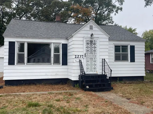 2237 Wood St, Muskegon Heights, MI 49444