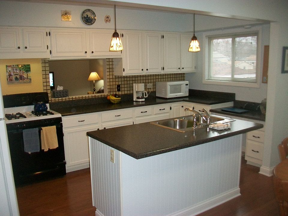 1st image of 128 Oxford Ln