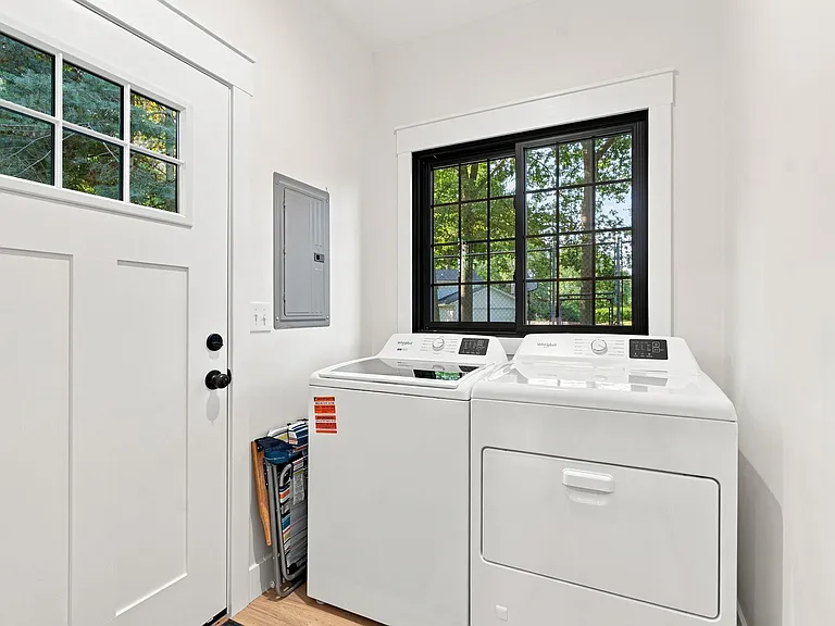 3117 Maplewood Dr — Photo 33