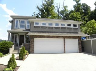 710 Park Side Ln, Morgantown, WV 26501