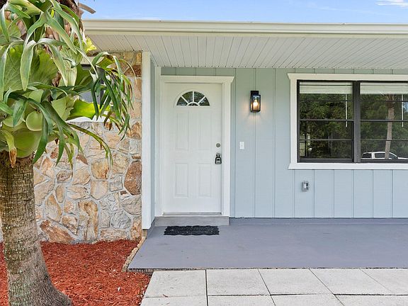 2nd image of 502 SW Badger Terrace
