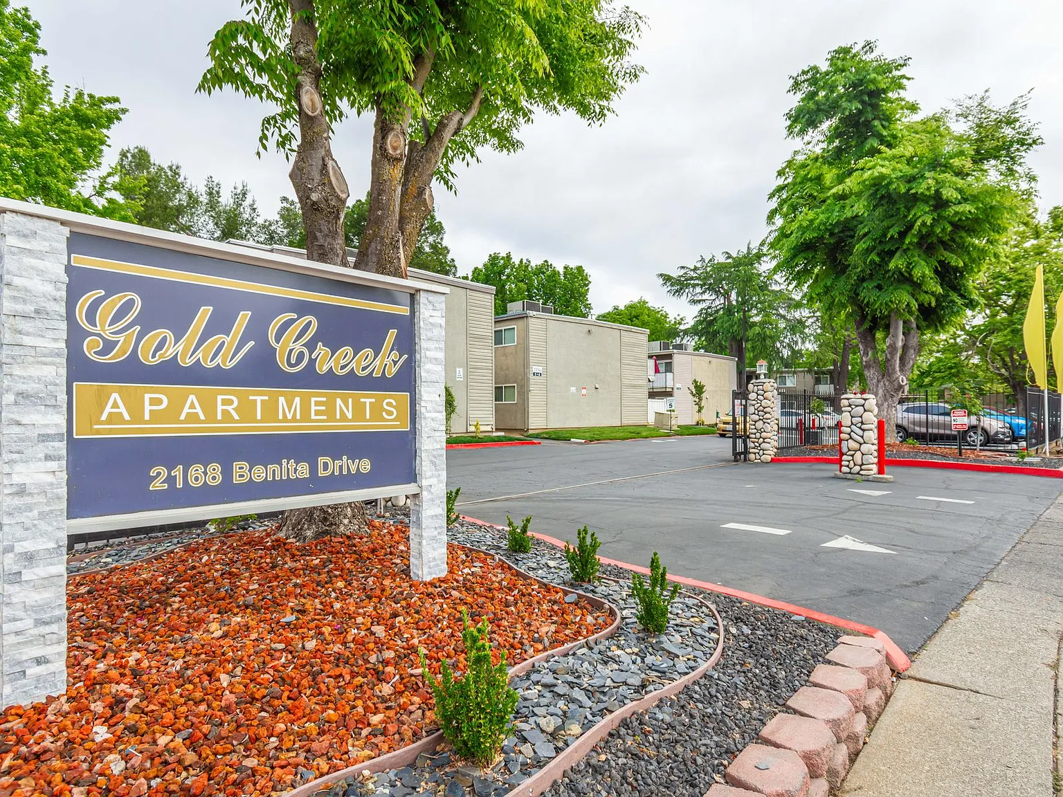 Gold Creek Apartments — Photo 3