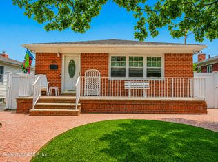 34 Rene Dr, Staten Island, NY 10306