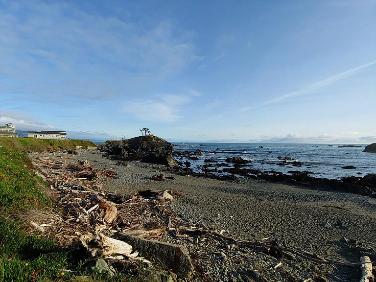 1.5 blocks to this beach.