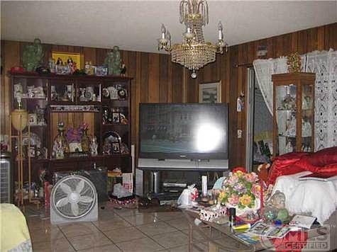 5th image of 1044 Dearborn Dr