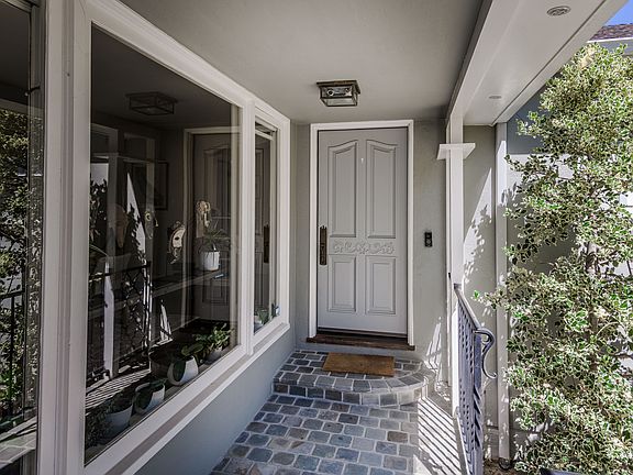 3rd image of 318 Aragon Blvd