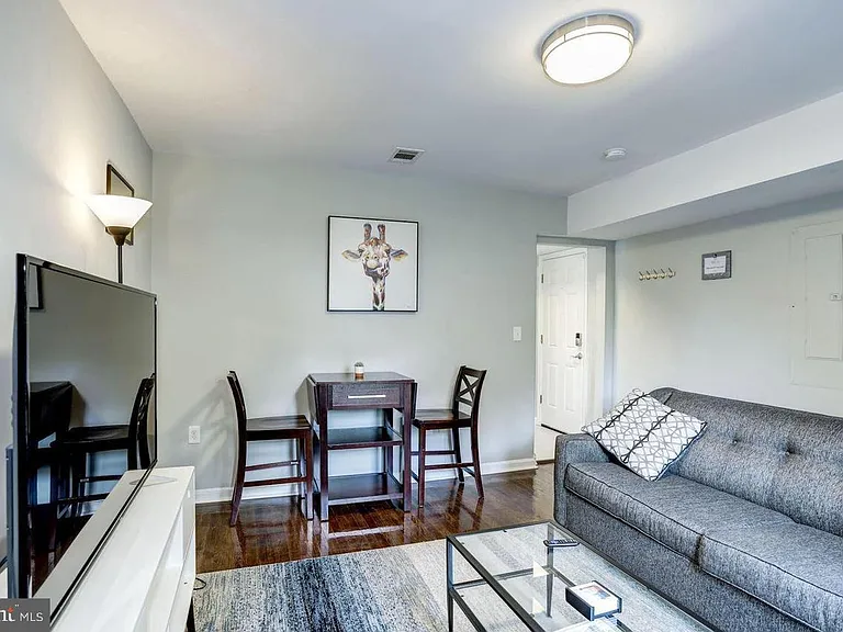 515 Oakwood St SE #2 — Photo 4
