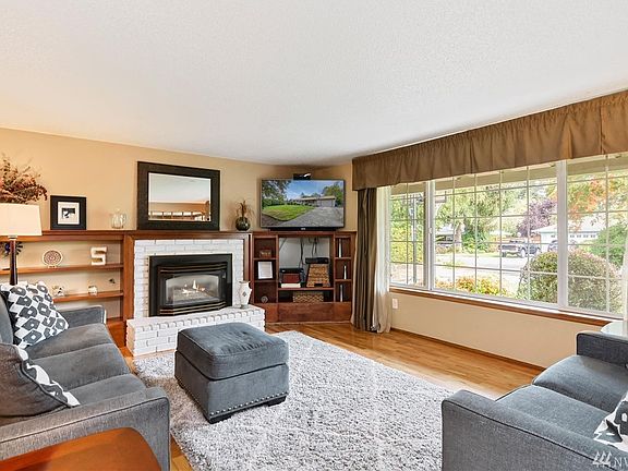 5th image of 8718 18th Ave E