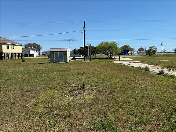 4th image of 589 Swallow Dr