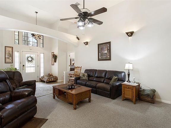 4th image of 2611 Mockingbird Ln